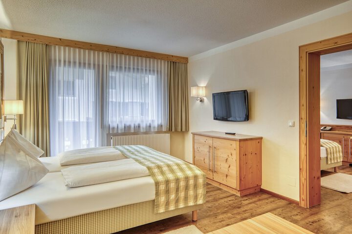 Room 52 of 171