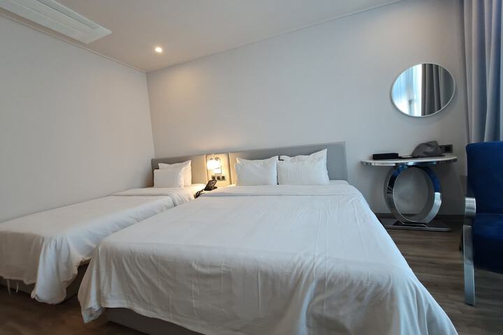 Room 12 of 52