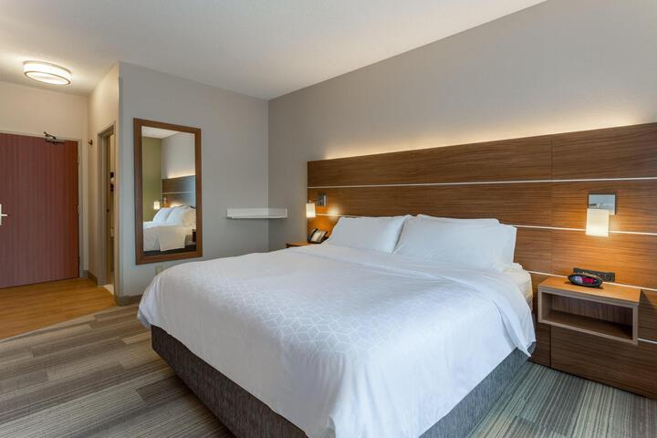 Suite King Size Bed (1 of 14)