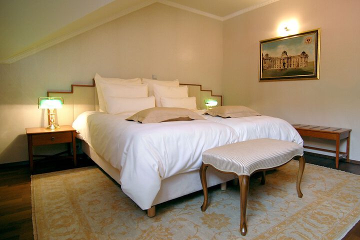Room 10 of 66