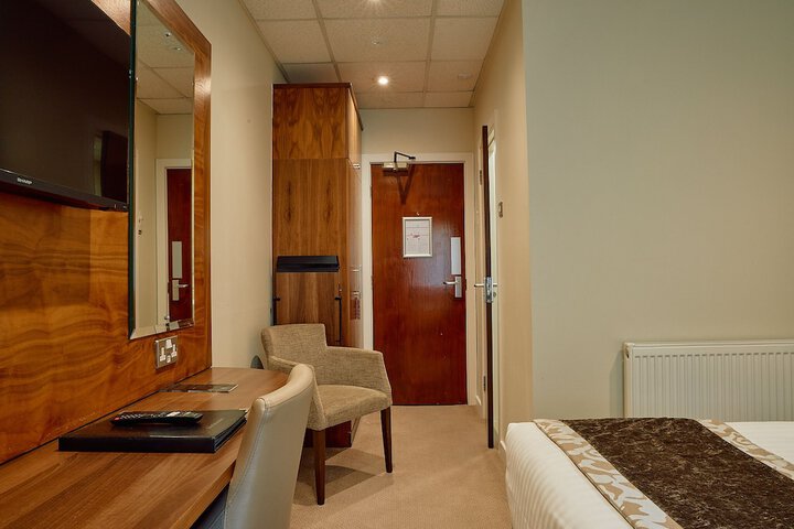 Room 32 of 79