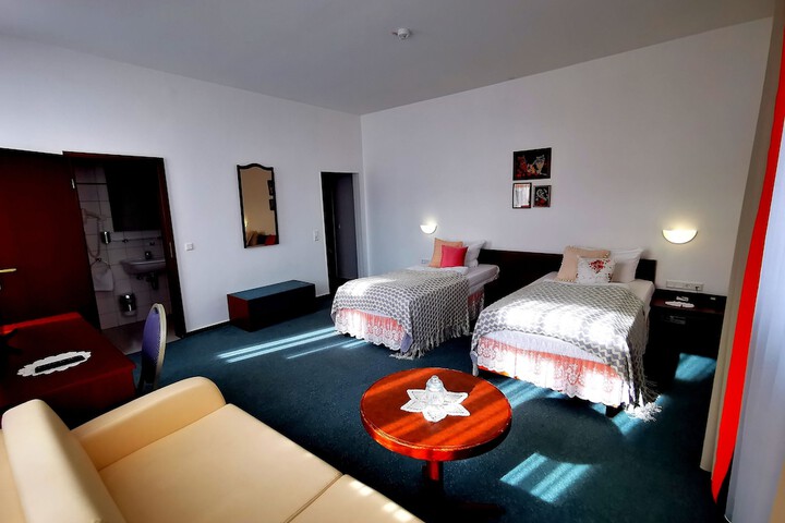 Room 17 of 34