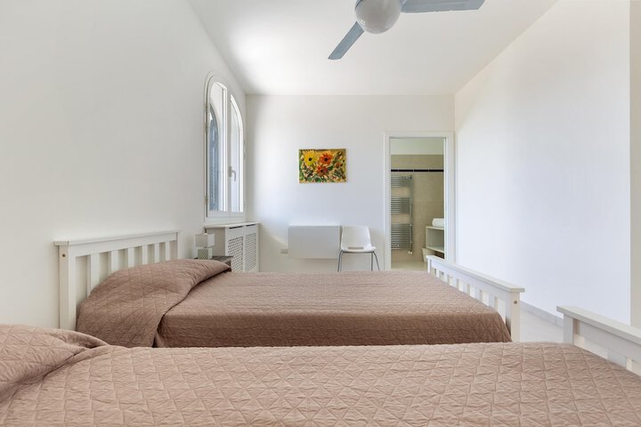 Room 3 of 49