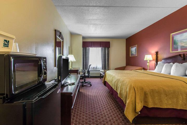 1 King Bed (4 of 4)