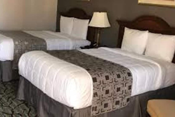 2 Double Beds (12 of 12)