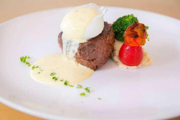 Dining 36 of 45
