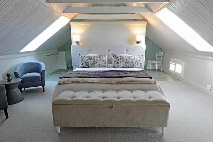 Room 6 of 32