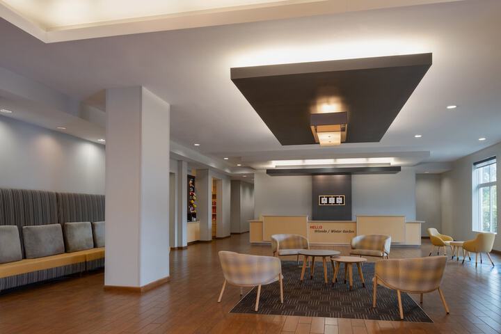 Lobby lounge