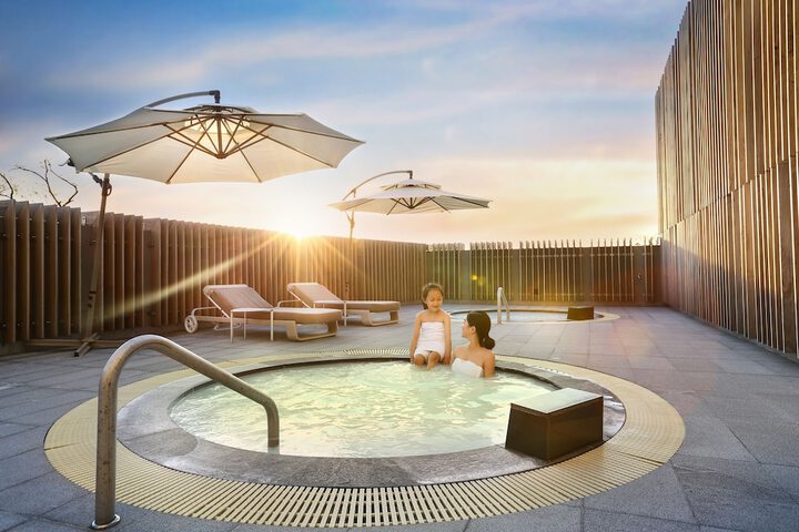 Hotel Pool