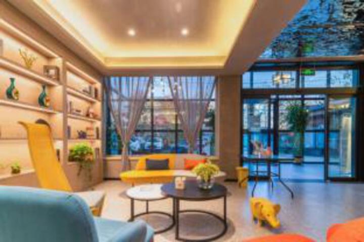 Walnut Light Residence Hotel (Baoding Power Engineering Technical College Branch)