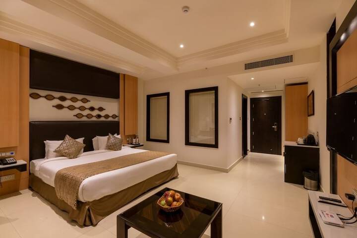 Room 4 of 16