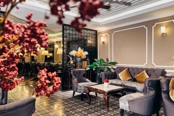 Entrance & Lobby