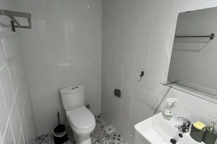 Room 5 of 9