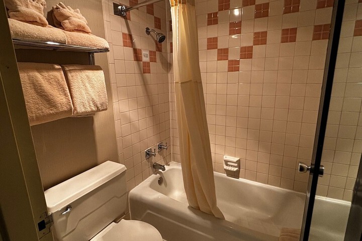 Room 10 of 26