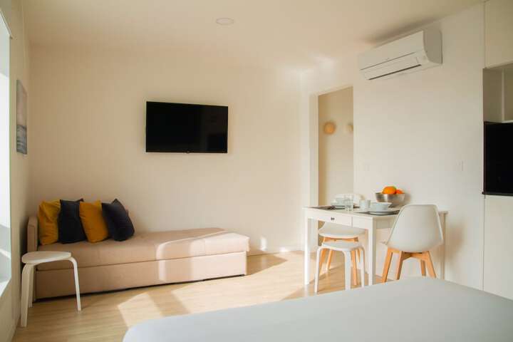 Room 4 of 33