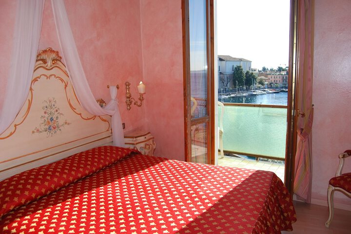Room 20 of 90