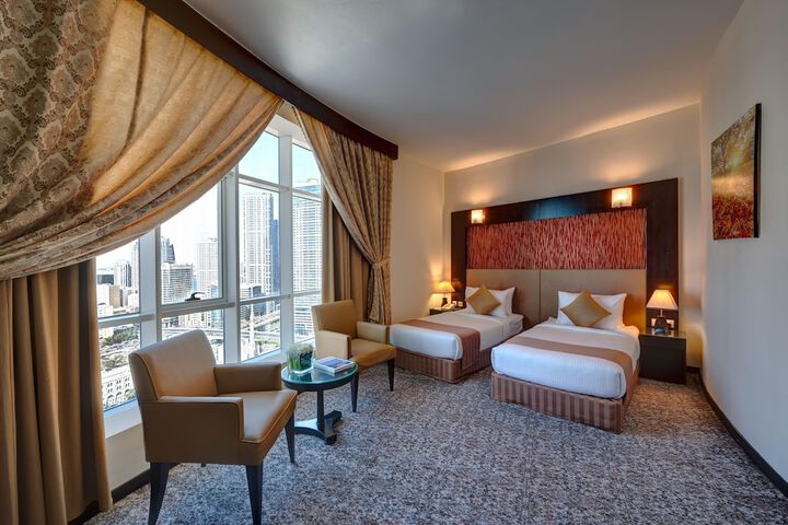 Room 32 of 77