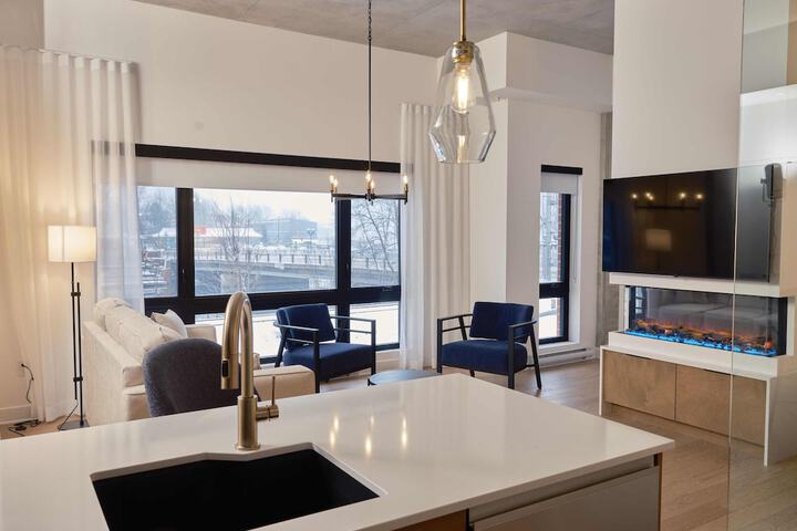 209 2nd Floor Studio Murphy Queen Bed with Balcony (86 of 95)