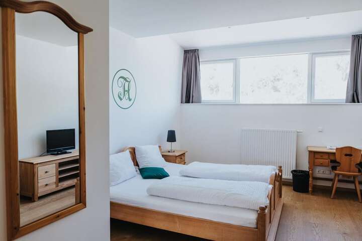 Room 10 of 41