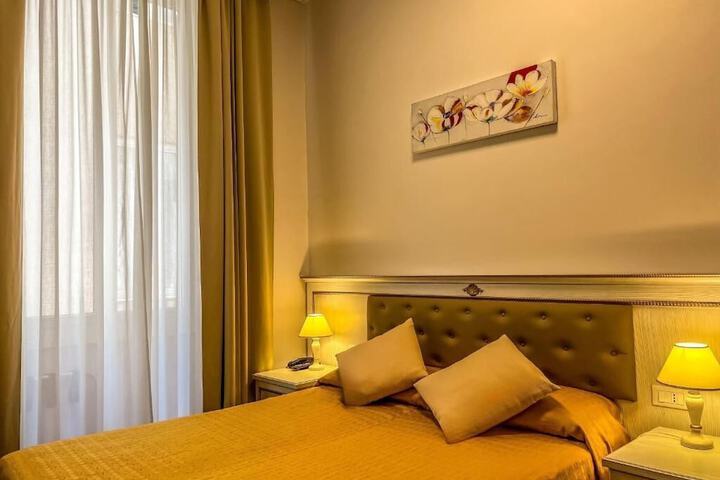 Room 32 of 61
