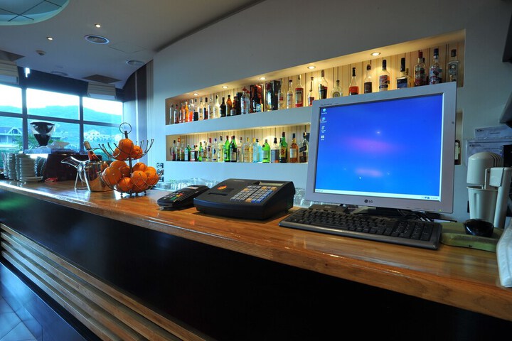 Lounge 72 of 98