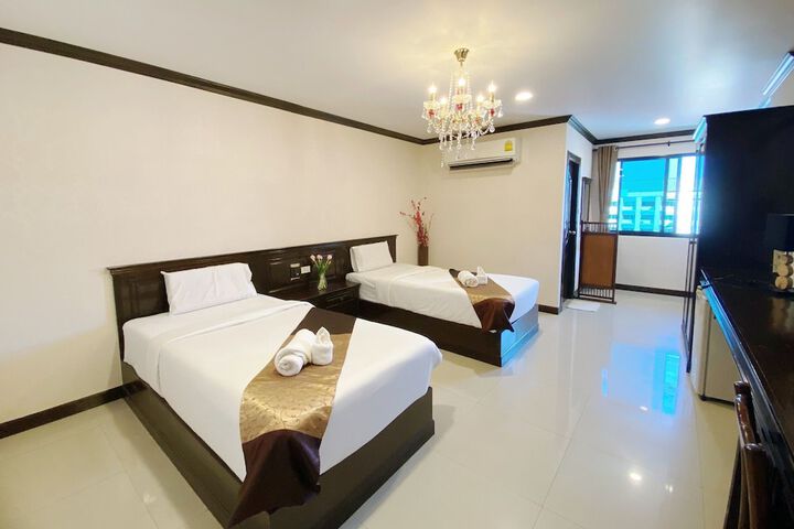 Room 9 of 19