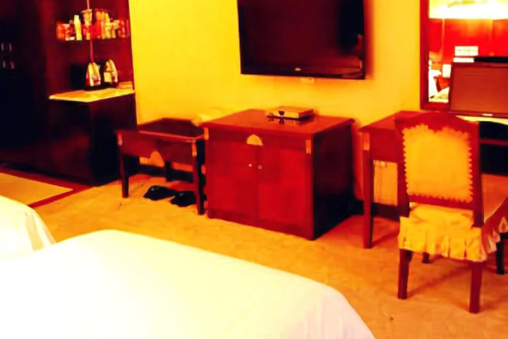 Room 6 of 10