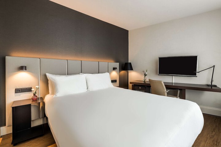 Room 4 of 36