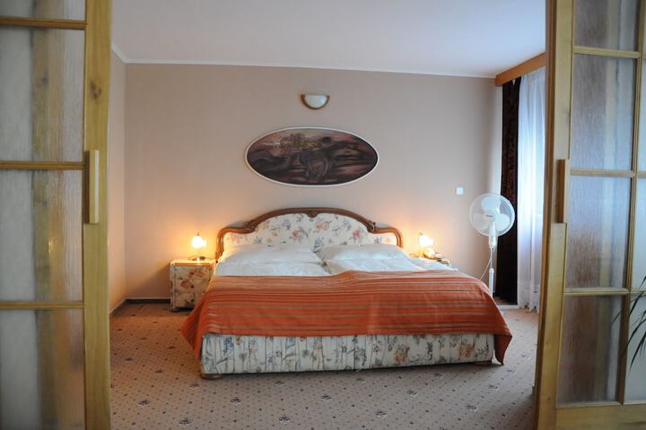 Room 7 of 44