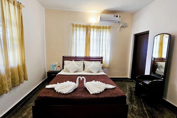 Room 5 of 18