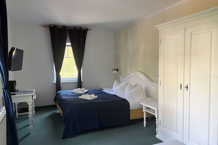 Room 6 of 84