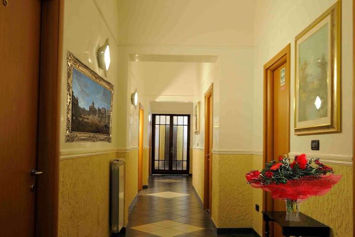 Ballroom/Hall 43 of 53
