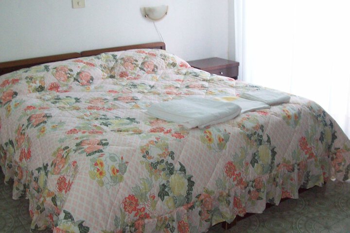 Room 6 of 67