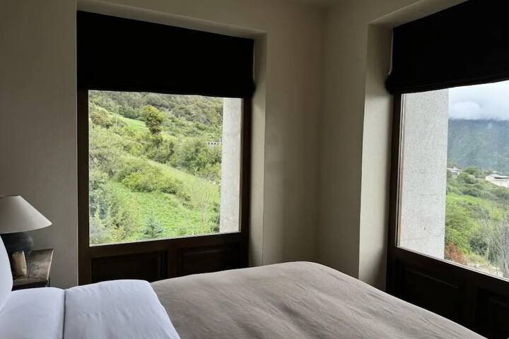 Room 5 of 16