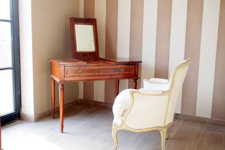 Room 4 of 43