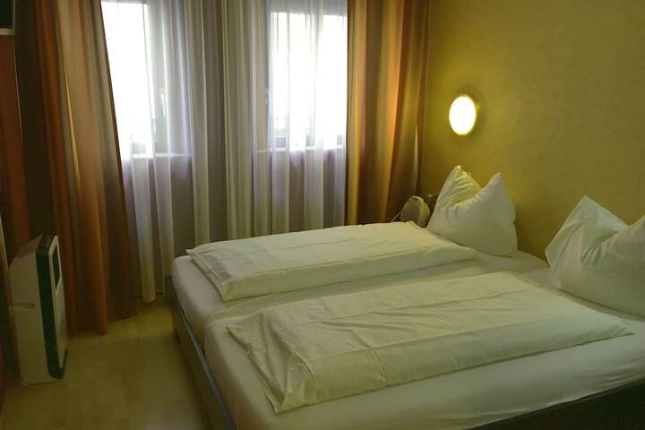 Room 2 of 38