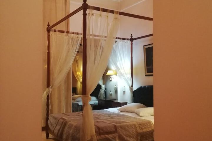 Room 33 of 141