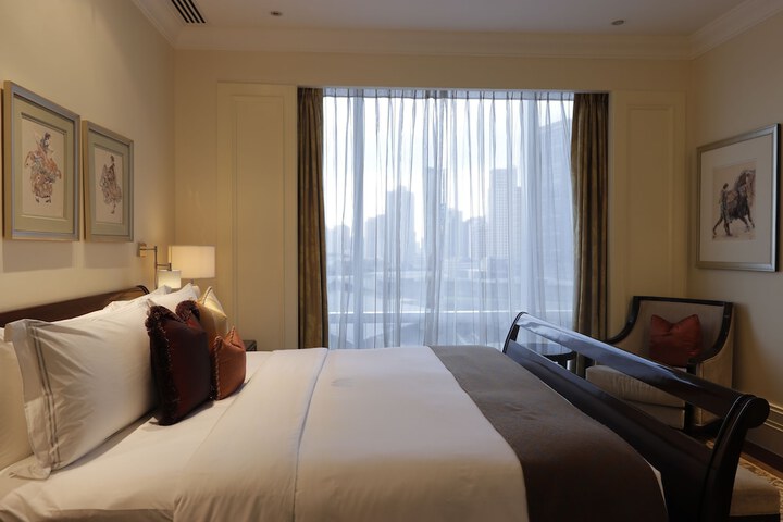 Room 4 of 99