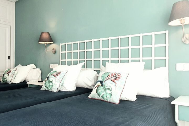 Room 14 of 33