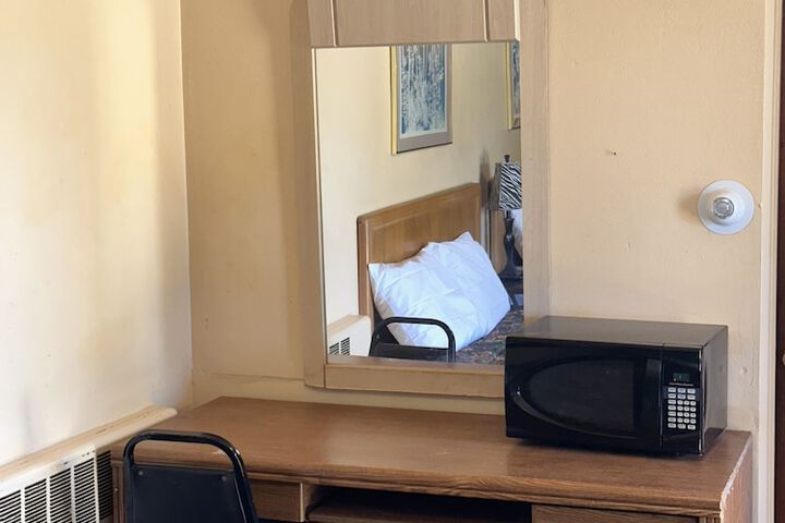 Room 3 of 10