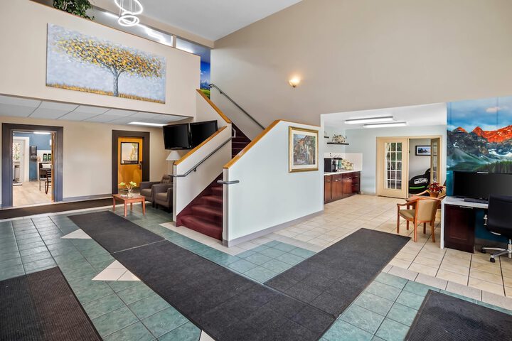 Entrance & Lobby