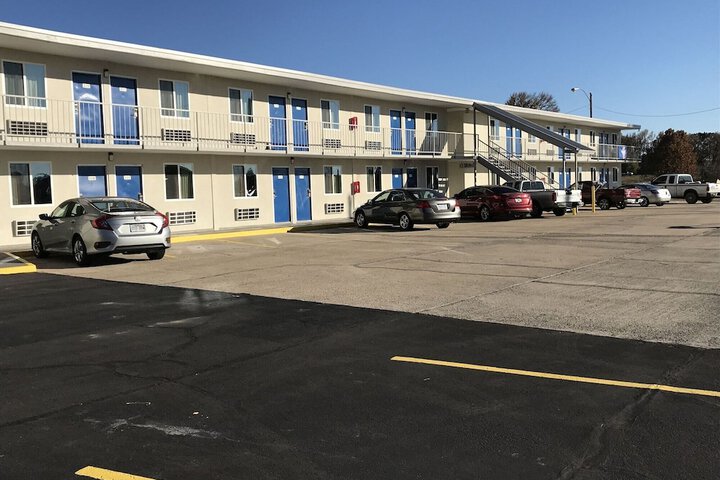 Hotel 76 of 79