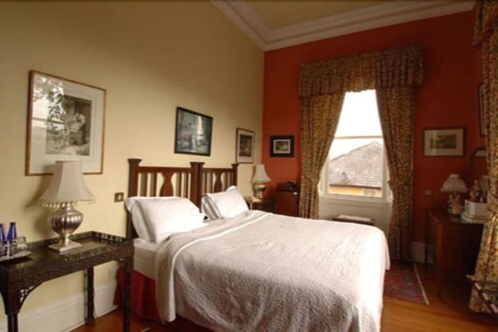 Room 16 of 36