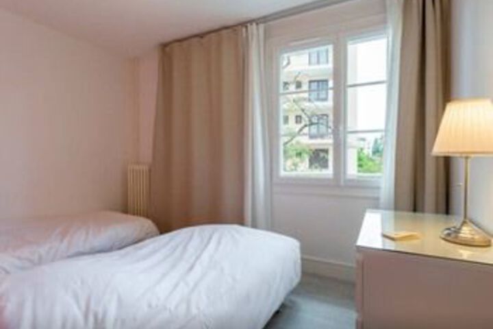 Room 43 of 68