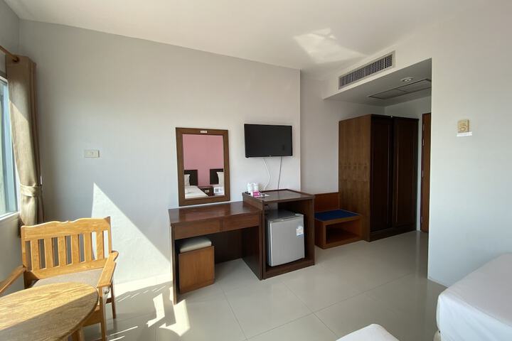 Room 12 of 34