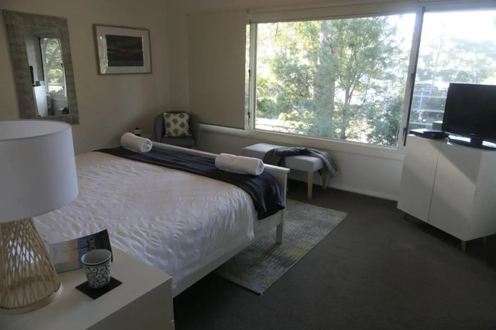 Room 5 of 10