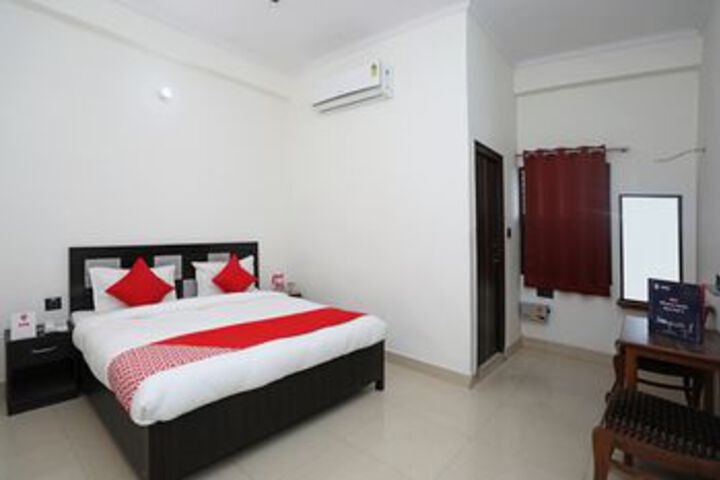 Room 8 of 20