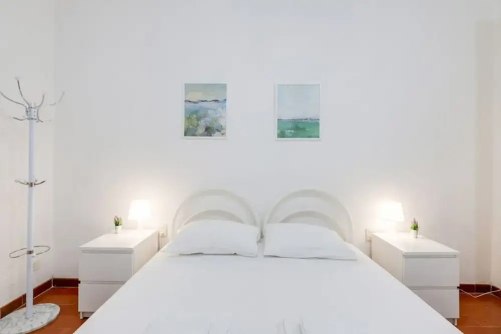 Room 4 of 11