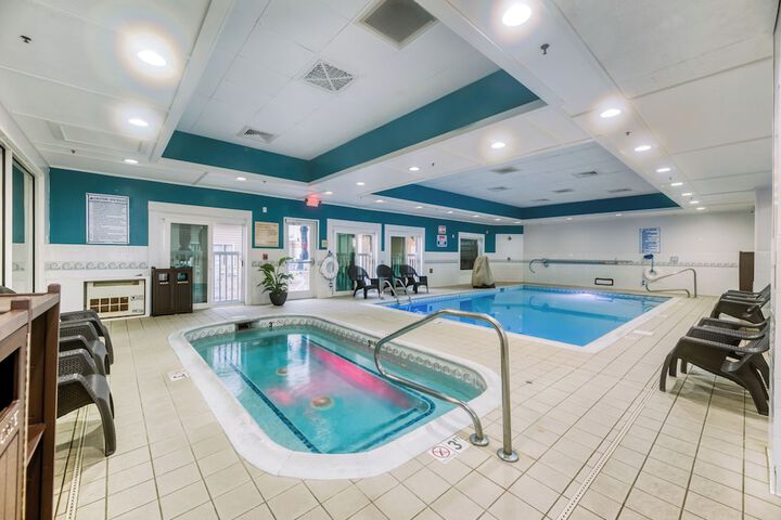 Indoor spa tub