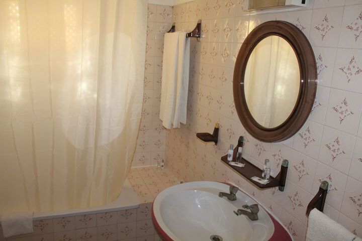 Room 7 of 10